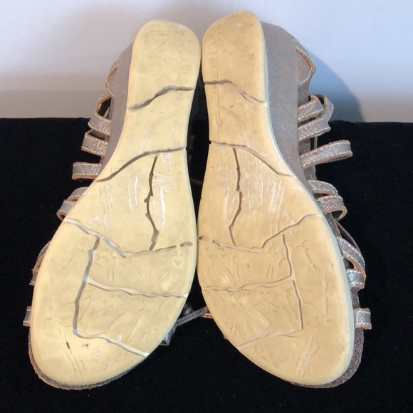 OTBT Nomadic Gladiator Metallic Bronze Tooled Leather Wedge Sandals Size 9 - Picture 8 of 9